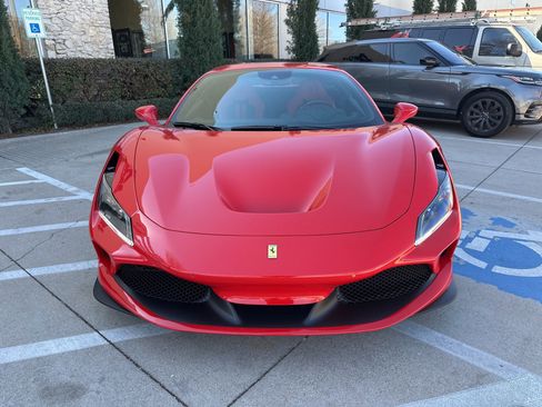 Used 2022 Ferrari F8 Tributo image 10
