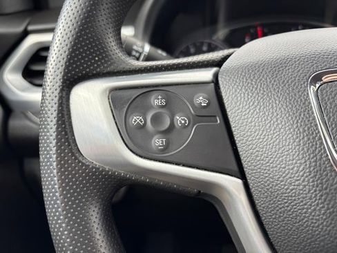 Used 2023 GMC Acadia SLE image 21