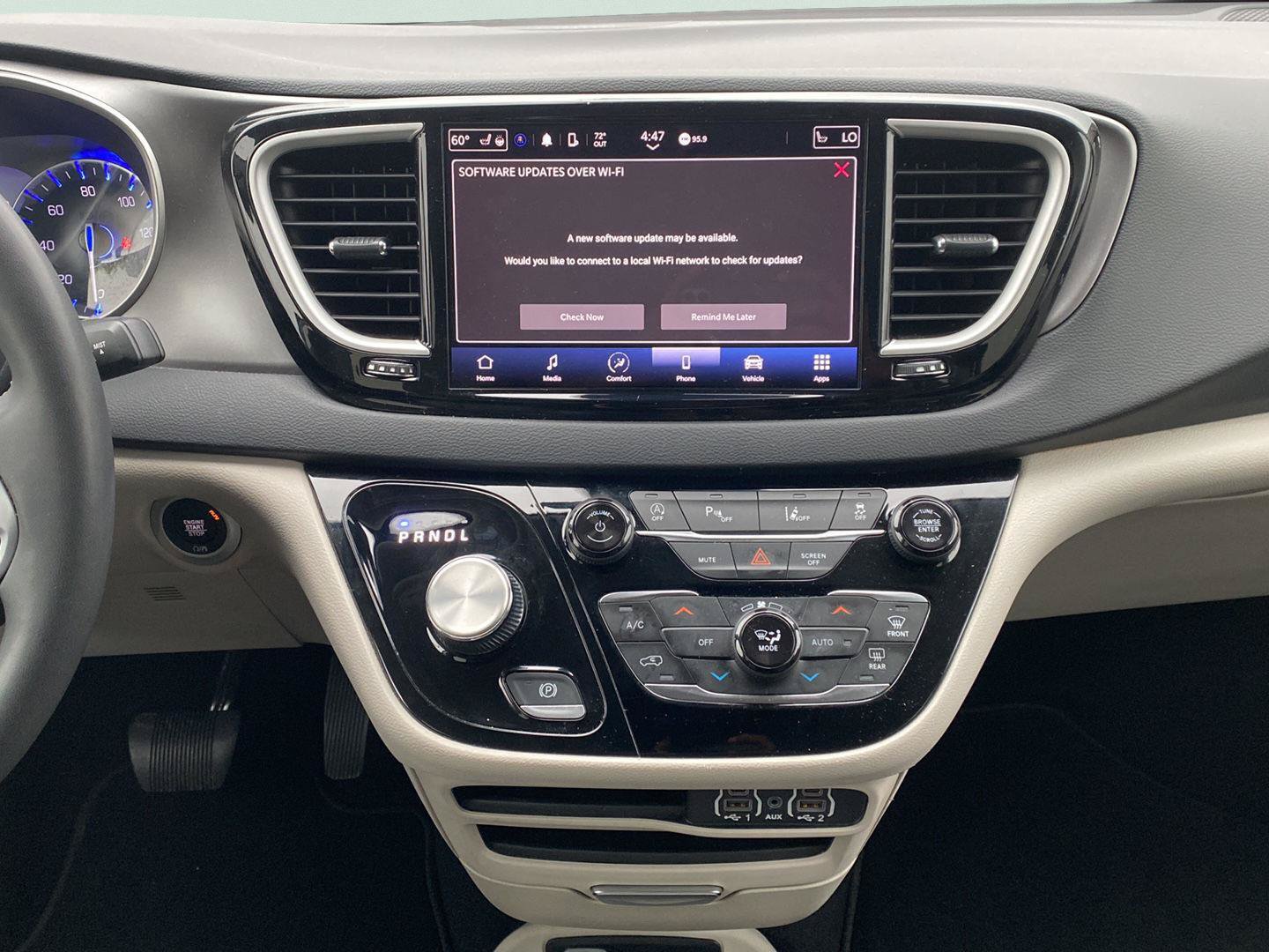 Used 2023 Chrysler Pacifica Touring-L FWD image 20