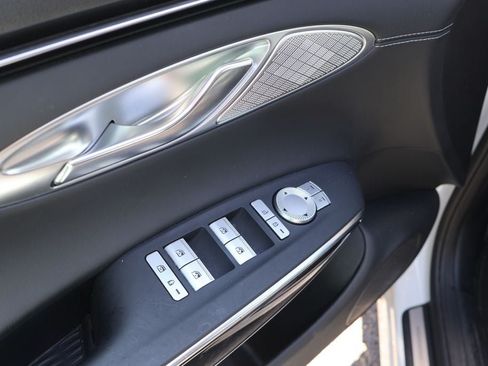 Used 2025 Genesis GV70 2.5T AWD/4WD image 8