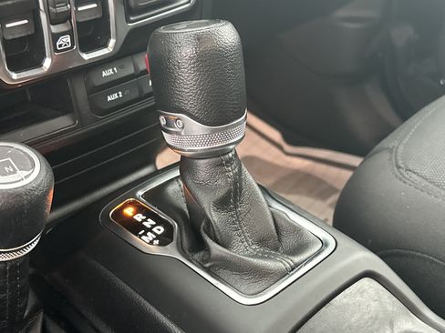 Used 2022 Jeep Wrangler Unlimited Sport AWD/4WD image 31