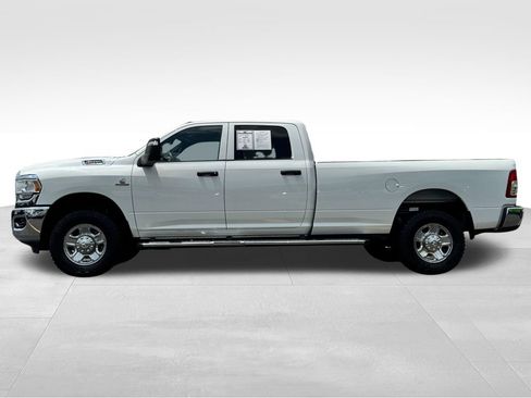 Used 2024 RAM 2500 Tradesman w/ Chrome Appearance Group AWD/4WD image 4