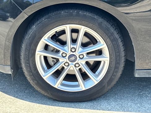 Used 2018 Ford Focus SE FWD image 12