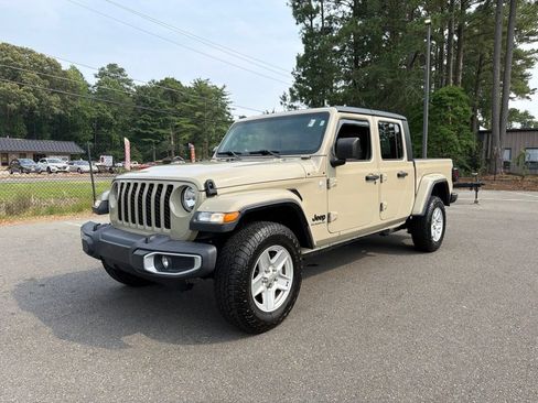 Used 2020 Jeep Gladiator Sport w/ Quick Order Package 24S AWD/4WD image 2