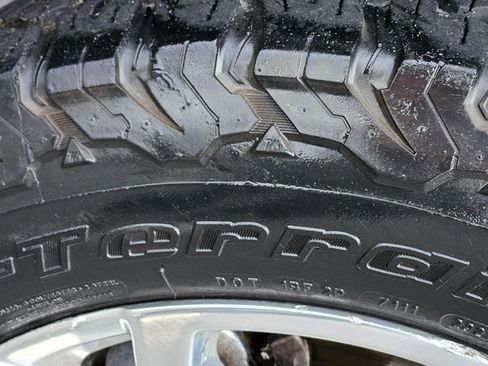 Used 2019 GMC Sierra 1500 SLT w/ SLT Premium Package image 11