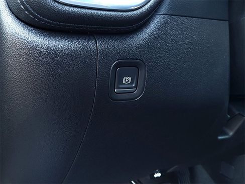 Used 2022 GMC Sierra 1500 Denali w/ Denali Premium Package image 22