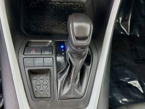 Used 2021 Toyota RAV4 XLE image 20