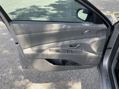 Used 2026 Hyundai Elantra SEL FWD image 17