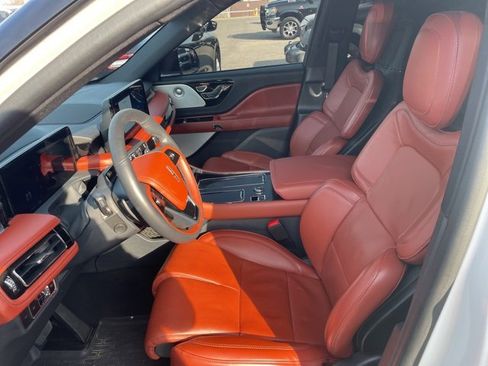 Used 2025 Lincoln Aviator Reserve w/ Luxury Package image 11