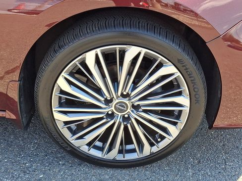Certified 2024 Nissan Altima 2.5 SL AWD/4WD image 9