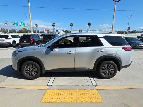 Used 2024 Nissan Pathfinder S image 8