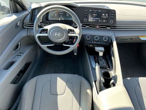 New 2026 Hyundai Elantra SE image 18