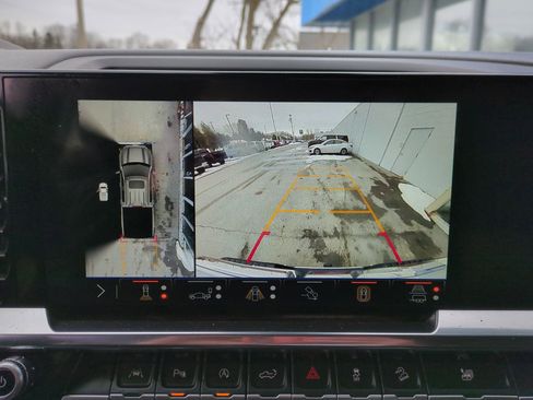 Used 2025 GMC Sierra 1500 SLT w/ SLT Premium Plus Package image 14