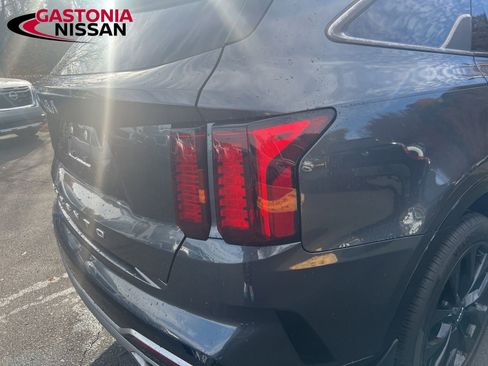 Used 2022 Kia Sorento EX image 15