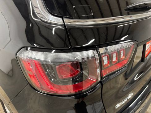 Used 2025 Jeep Compass Latitude AWD/4WD image 7