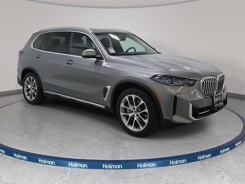 Used 2025 BMW X5 xDrive50e w/ Parking Assistance Package AWD/4WD image 3
