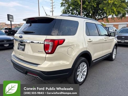Used 2018 Ford Explorer XLT w/ Equipment Group 201A AWD/4WD image 5