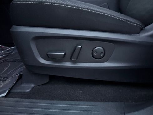 Used 2025 Nissan Pathfinder SV image 24