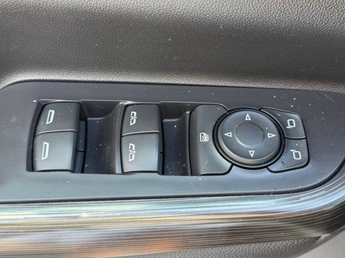 Used 2021 GMC Acadia SLT w/ LPO, Black Accent Package FWD image 18