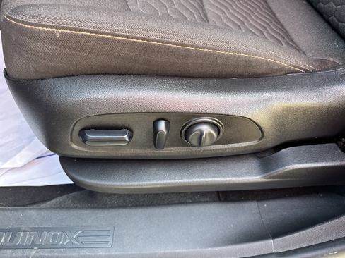 Used 2019 Chevrolet Equinox LT w/ LT Appearance Package FWD image 10