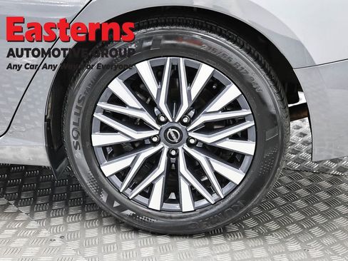 Used 2025 Nissan Altima 2.5 SV FWD image 31
