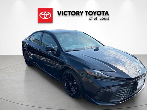 Used 2026 Toyota Camry SE FWD image 1