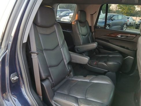 Used 2019 Cadillac Escalade Luxury image 12