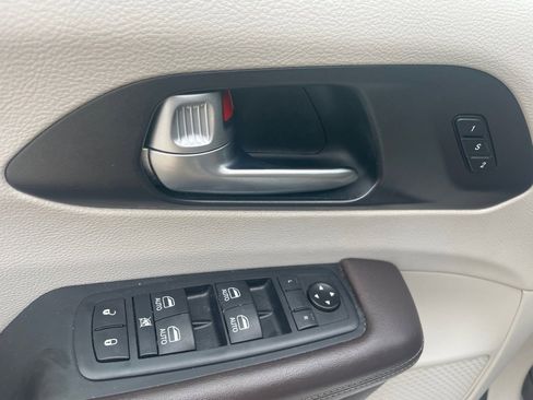 Used 2020 Chrysler Pacifica Touring-L Plus w/ Advanced Safetytec Group image 18