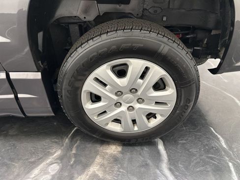 Used 2019 Dodge Grand Caravan SE w/ UConnect Hands-Free Group FWD image 28