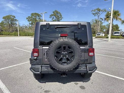 Used 2016 Jeep Wrangler Unlimited Sahara image 4