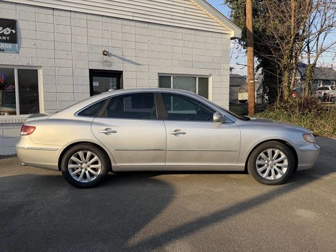 Used 2010 Hyundai Azera Limited w/ Navigation Pkg 3 image 3