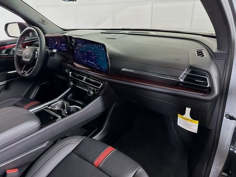 New 2026 Chevrolet Traverse RS image 32