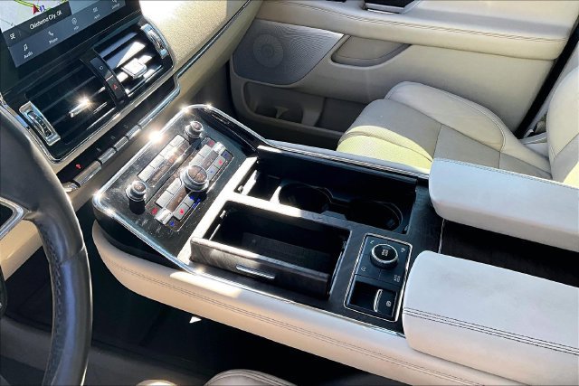 Used 2021 Lincoln Navigator L Reserve w/ Luxury Package AWD/4WD image 14
