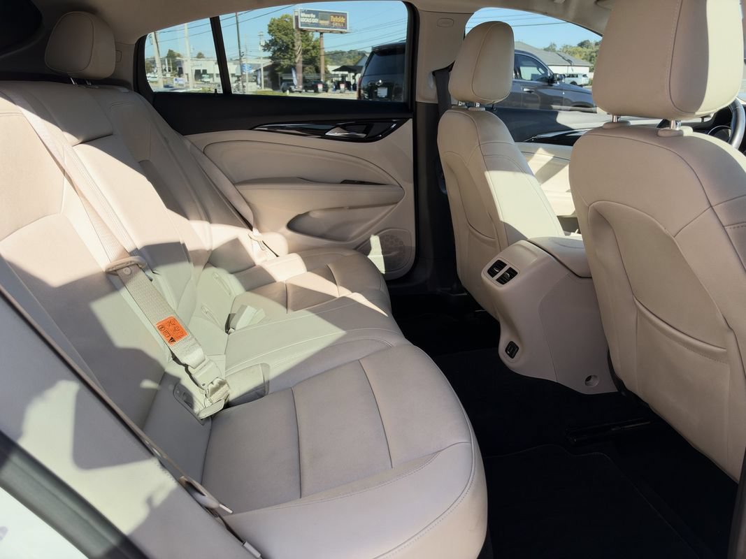 Used 2018 Buick Regal Essence w/ Driver Confidence Package #1 FWD image 14