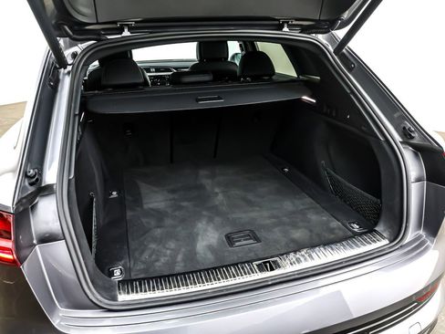 Used 2022 Audi e-tron Premium w/ Convenience Plus Package image 24