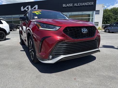 Used 2021 Toyota Highlander XSE AWD/4WD image 1