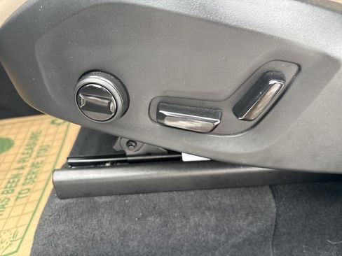 Certified 2025 Volvo XC90 B6 Plus image 21