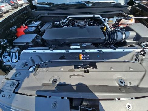 New 2026 Chevrolet Colorado ZR2 w/ Technology Package AWD/4WD image 32