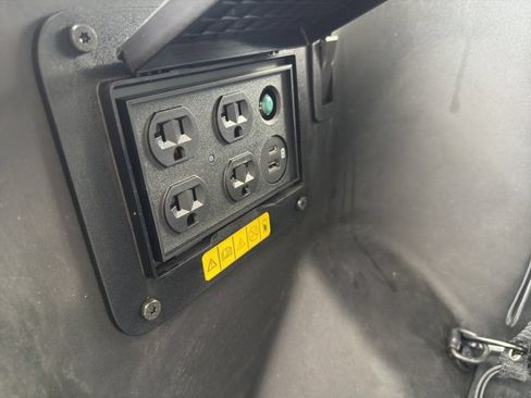 Used 2023 Ford F150 Lightning 4x4 SuperCrew image 30