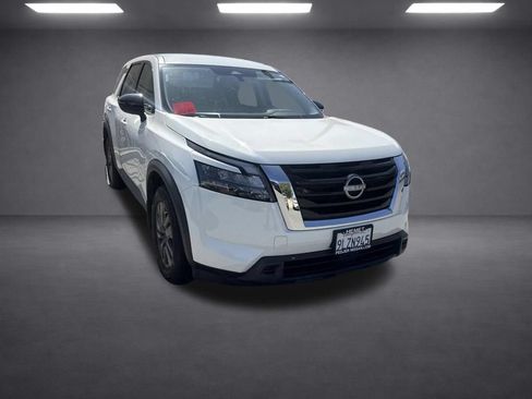 Used 2024 Nissan Pathfinder S FWD image 10