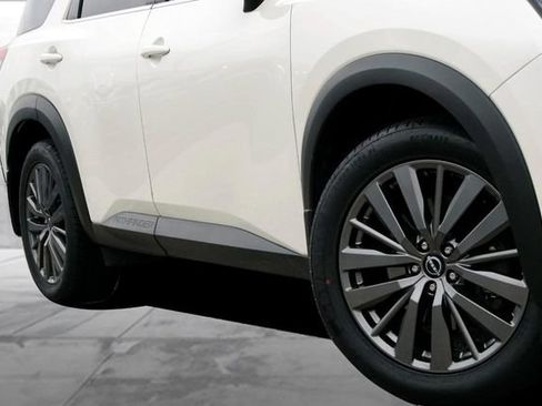 Certified 2024 Nissan Pathfinder SL w/ SL Premium Package AWD/4WD image 3