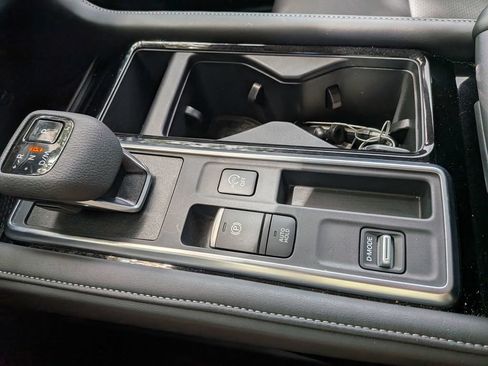 Used 2025 Nissan Pathfinder SV FWD image 22