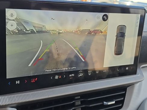 Used 2025 Ford Explorer Active w/ Active Comfort Package image 5