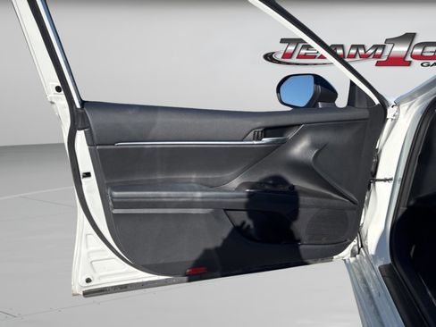 Used 2024 Toyota Camry SE image 30
