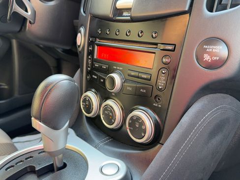 Used 2014 Nissan 370Z Touring image 26