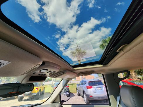 Used 2005 Chevrolet Avalanche Z71 w/ Sun And Sound Package image 26