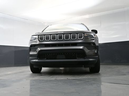 Used 2022 Jeep Compass Latitude w/ Sun and Sound Group AWD/4WD image 19