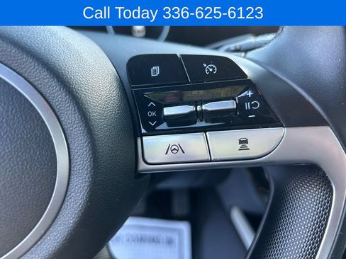 Used 2022 Hyundai Elantra Limited FWD image 18
