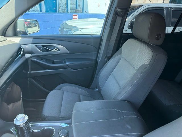 Used 2023 Chevrolet Traverse LT w/ Midnight/Sport Edition FWD image 9