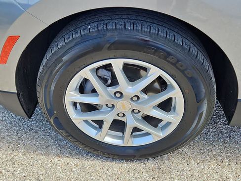 Used 2024 Chevrolet Equinox LT FWD image 12